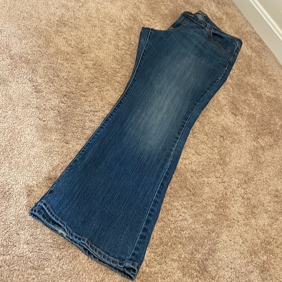 Old Navy Short Jeans - Picture 2 of 5